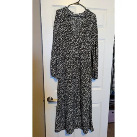 12th Tribe Corrine Black Floral Maxi Dress - Size Large - Picture 2 of 5